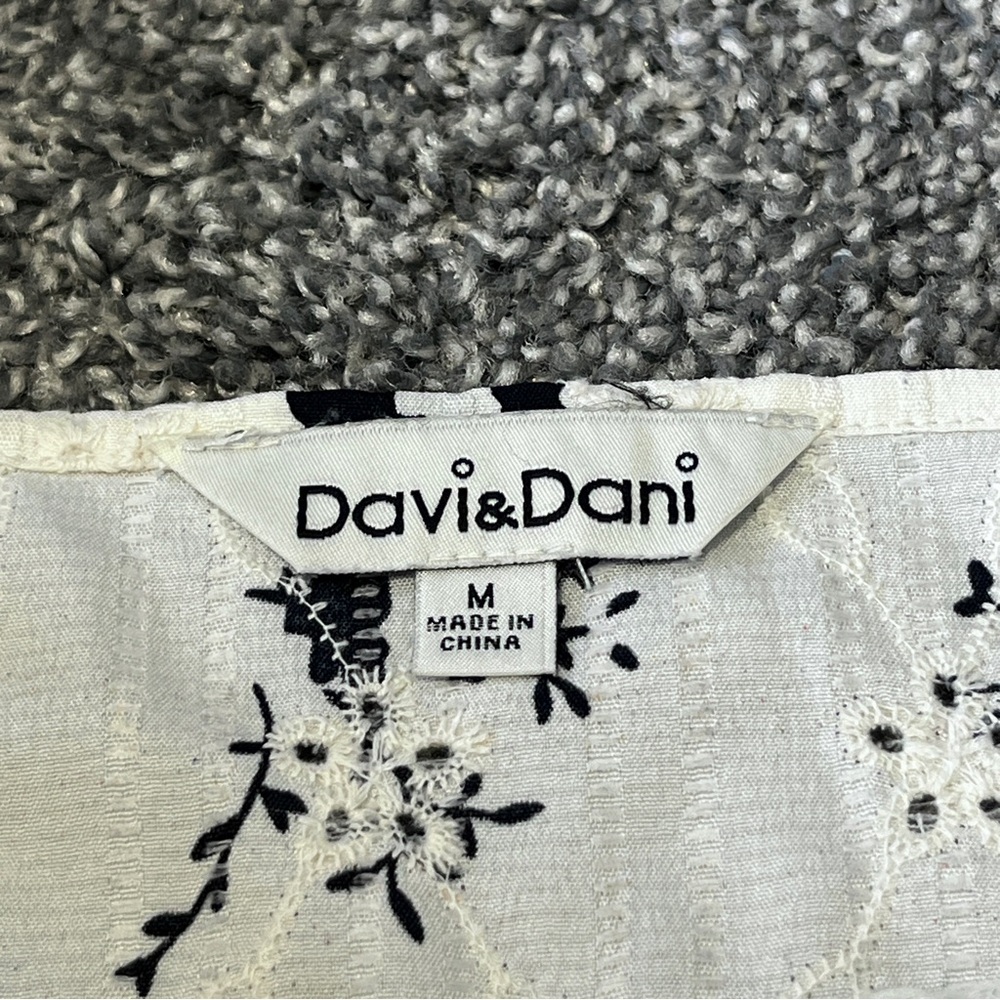 DAVI & DANI Floral Ruffle Tank Top - Black and White Size M - Picture 4 of 6